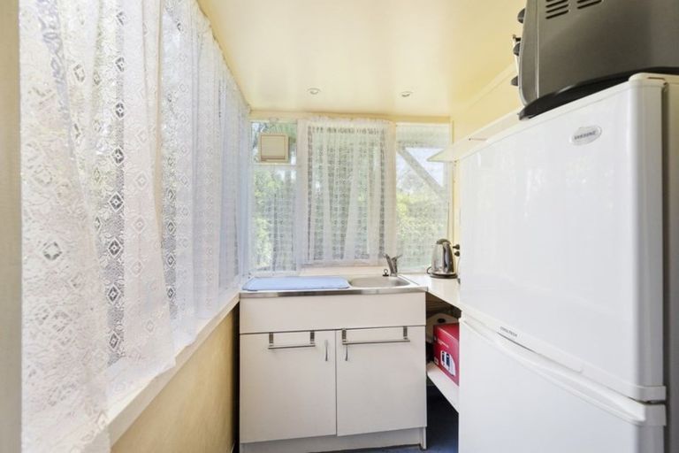 Photo of property in 69 Kahu Road, Paremata, Porirua, 5024