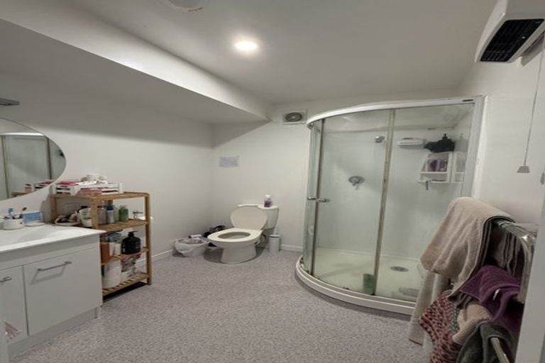 Photo of property in 70 Kelburn Parade, Kelburn, Wellington, 6012