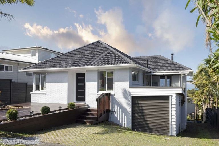 Photo of property in 86 Parr Terrace, Castor Bay, Auckland, 0620