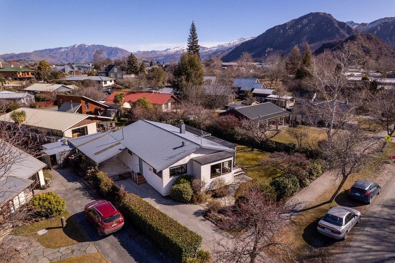 Photo of property in 42 Adamson Drive, Arrowtown, 9302