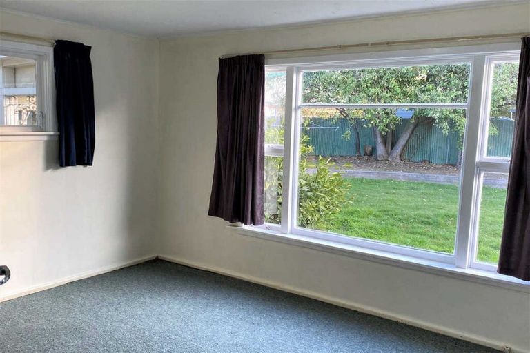 Photo of property in 59 Main North Road, Woodend, 7610