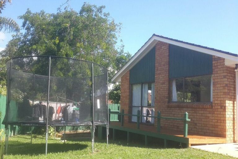 Photo of property in 21 Voltaire Court, Botany Downs, Auckland, 2010