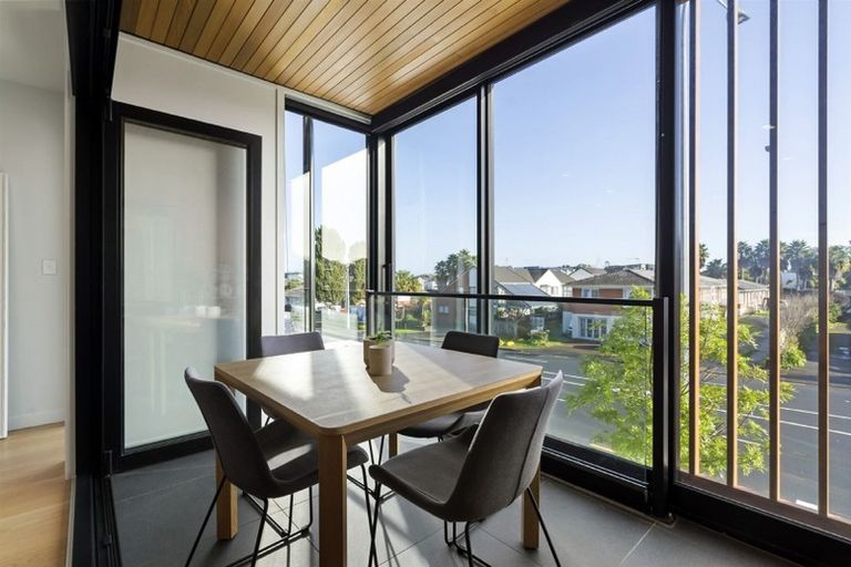 Photo of property in Frank Sargeson Apts, 102/80 Anzac Street, Takapuna, Auckland, 0622