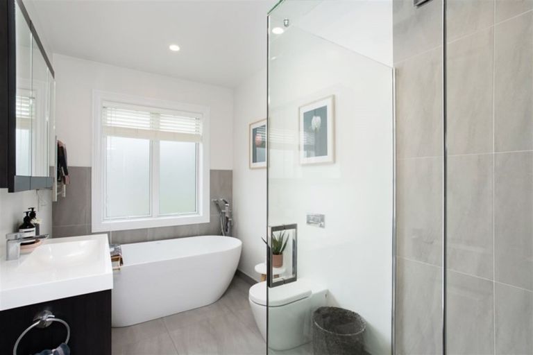 Photo of property in 90 Hawthorne Street, Strowan, Christchurch, 8052