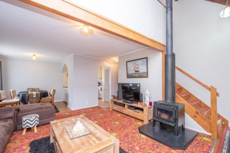 Photo of property in 28 Castle Street, Eltham, 4322