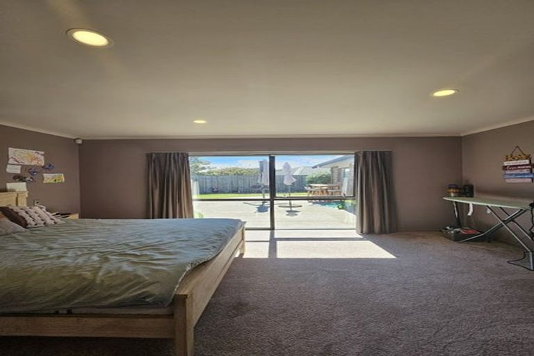 Photo of property in 17 Consort Close, Paraparaumu Beach, Paraparaumu, 5032
