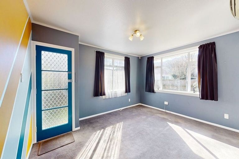 Photo of property in 2/15 Clouston Park Road, Ebdentown, Upper Hutt, 5018