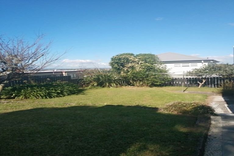 Photo of property in 2/77 Stanaway Street, Hillcrest, Auckland, 0627