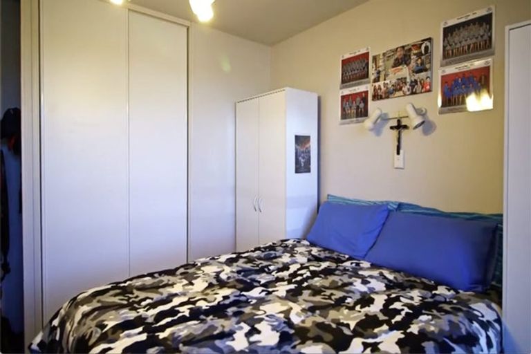 Photo of property in 1/29 Devonshire Road, Unsworth Heights, Auckland, 0632