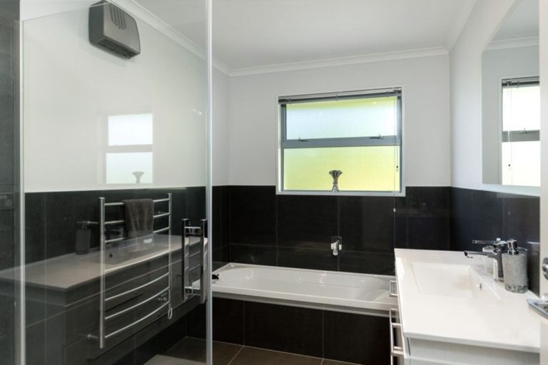 Photo of property in 26 Russell Street, Picton, 7220