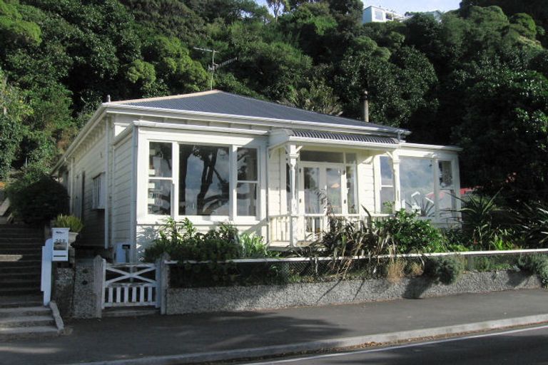 Photo of property in 373 Karaka Bay Road, Karaka Bays, Wellington, 6022
