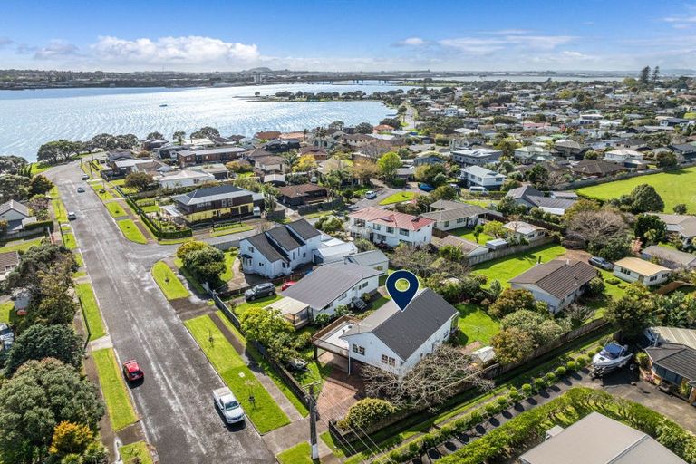 Photo of property in 15 Seaforth Avenue, Mangere Bridge, Auckland, 2022
