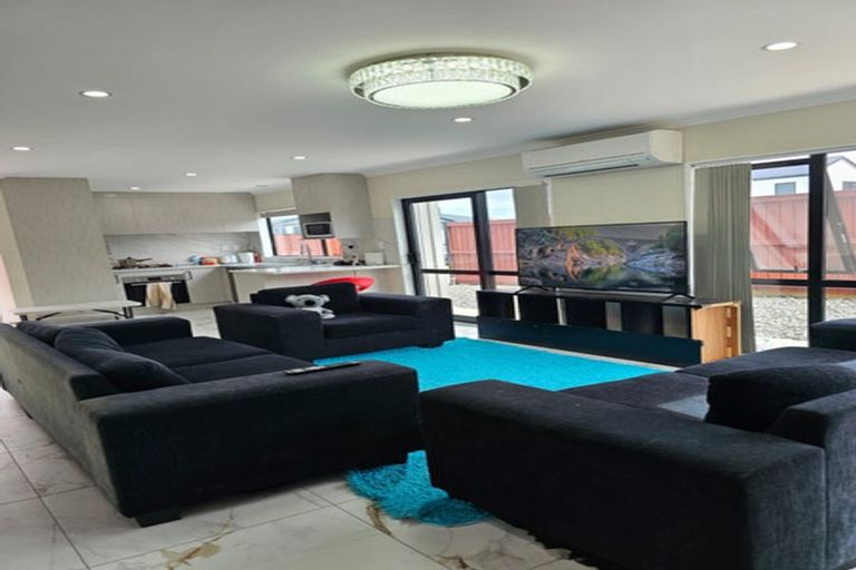 Photo of property in 83a Hutchinsons Road, Bucklands Beach, Auckland, 2014