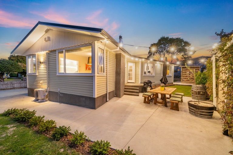 Photo of property in 22 Pasadena Crescent, Totara Park, Upper Hutt, 5018