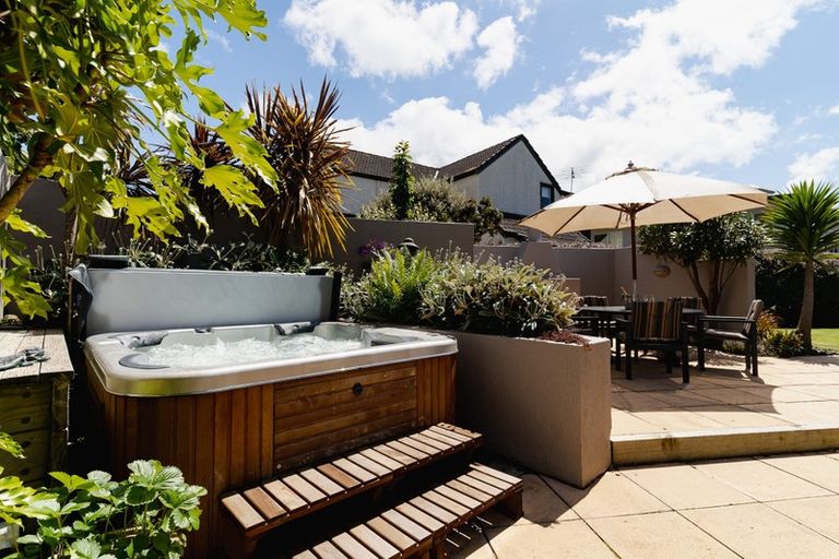 Photo of property in 10 Cliffs Road, Saint Clair, Dunedin, 9012