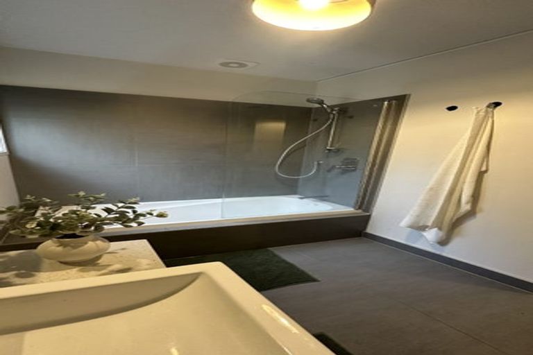 Photo of property in 4 Hiwihau Place, Glenfield, Auckland, 0629