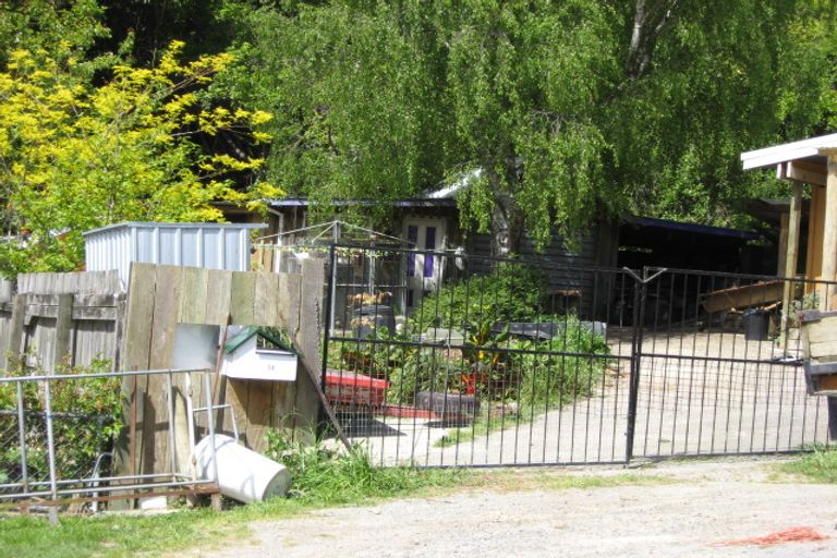 Photo of property in 14 Angle Street, Picton, 7220