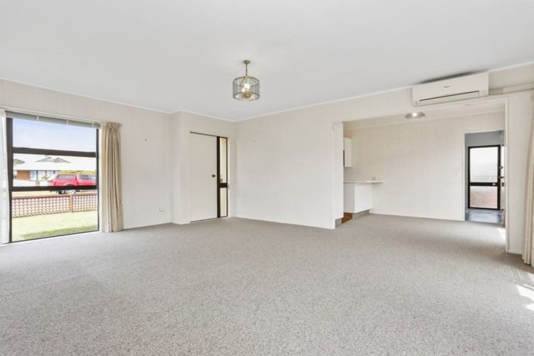Photo of property in 7a Beach Road, Orewa, 0931