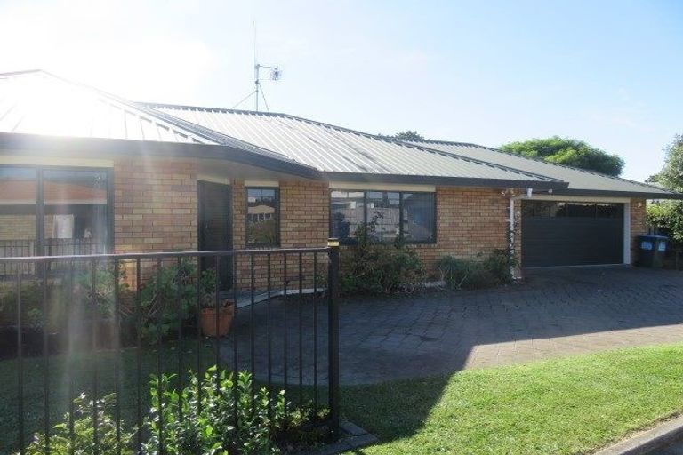 Photo of property in 17 Mews Place, Forest Lake, Hamilton, 3200