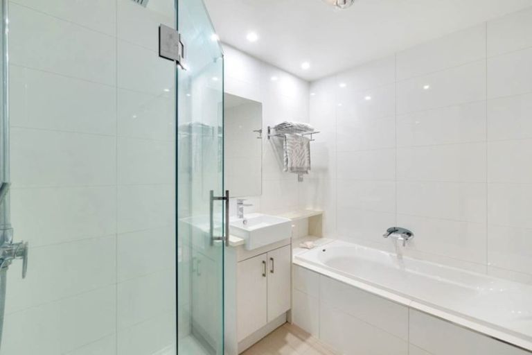 Photo of property in 47 Sohlue Place, Oteha, Auckland, 0632