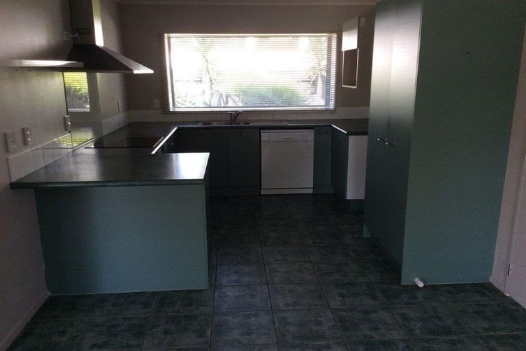 Photo of property in 2 Baltic Place, Goodwood Heights, Auckland, 2105