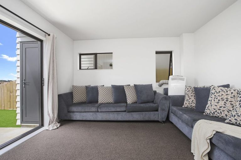 Photo of property in 38 Matawhanga Drive, Wattle Downs, Auckland, 2103