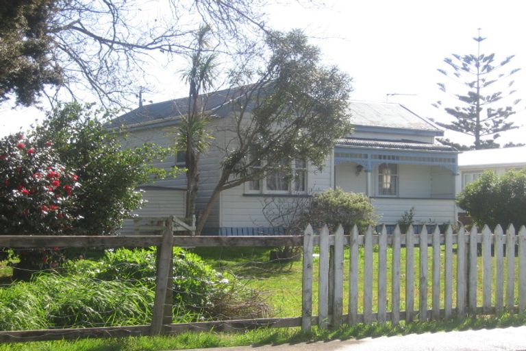 Photo of property in 13 Graham Street, Te Kopuru, 0391