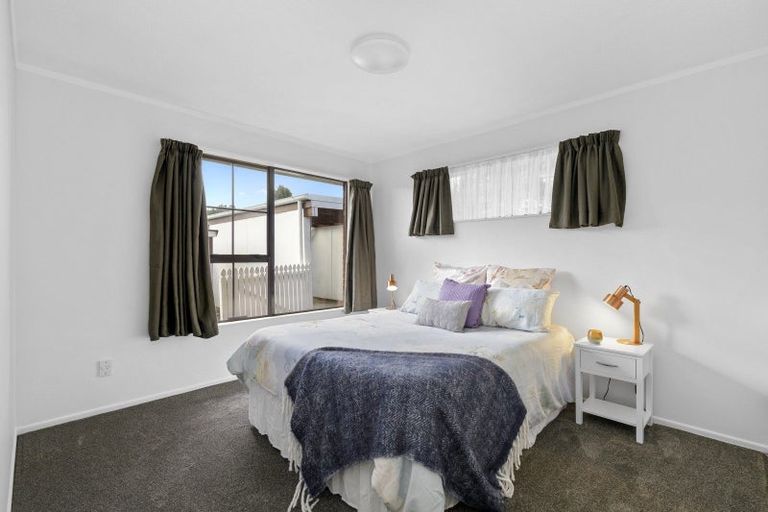 Photo of property in 2/59 Kowhai Avenue, Ebdentown, Upper Hutt, 5018