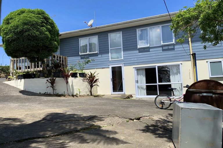 Photo of property in 12 Papa Place, Birkdale, Auckland, 0626
