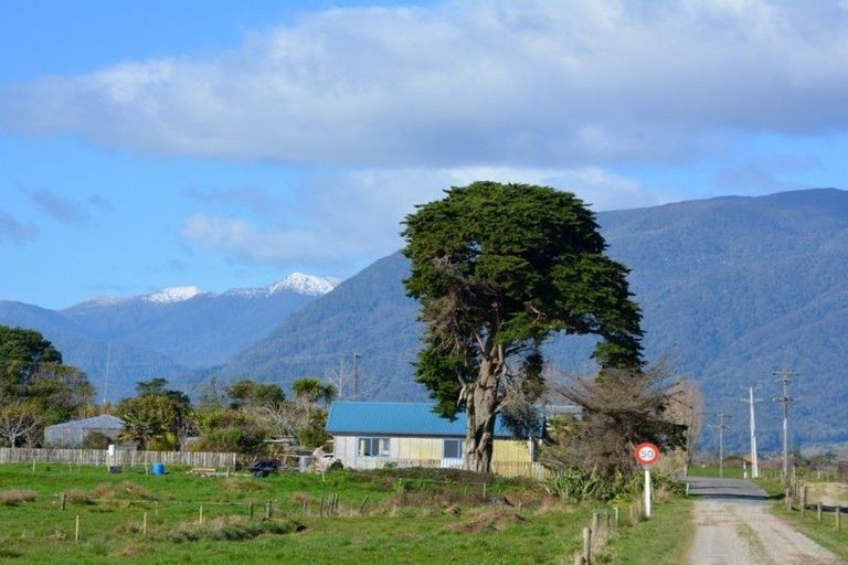 Photo of property in 3 Ray Street, Karamea, 7893
