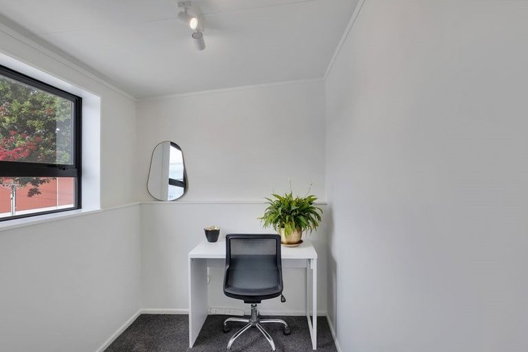 Photo of property in 35 Young Street, New Plymouth, 4310