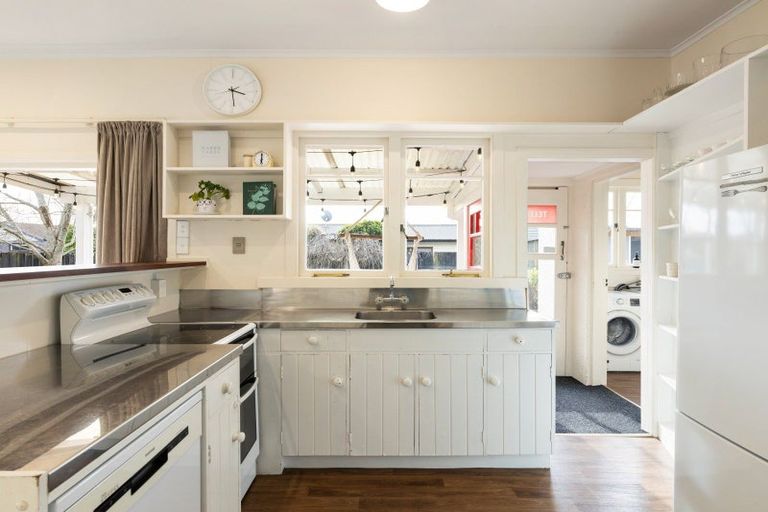 Photo of property in 26 Forest Lake Road, Forest Lake, Hamilton, 3200