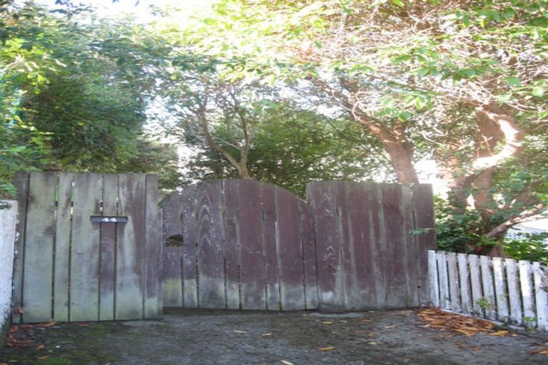 Photo of property in 44 Ashleigh Crescent, Miramar, Wellington, 6022