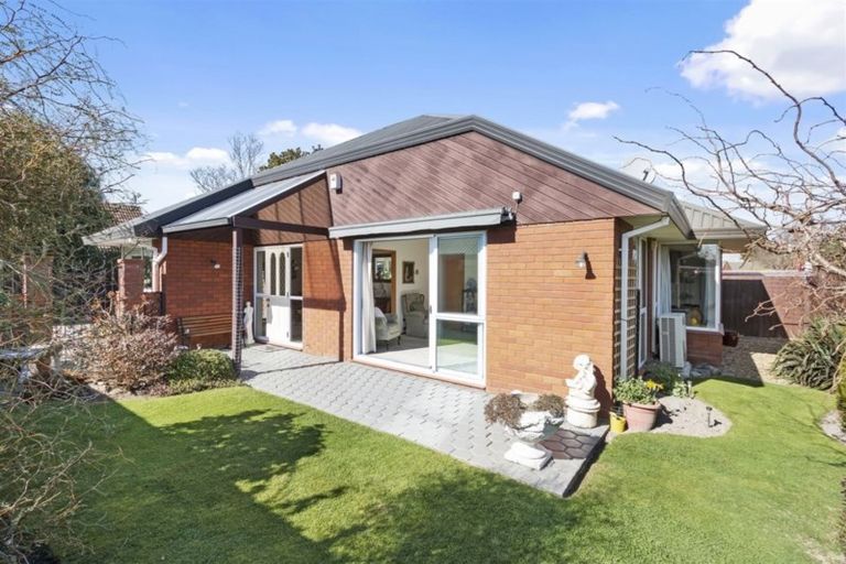 Photo of property in 2/64 Apsley Drive, Avonhead, Christchurch, 8042