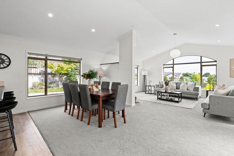 Photo of property in 122 Rototuna Road, Rototuna, Hamilton, 3210