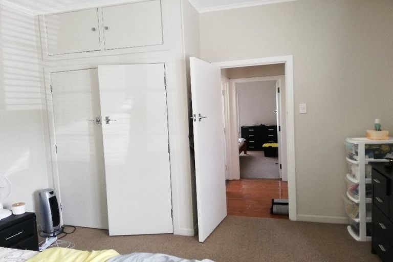 Photo of property in 22 Dallinghoe Crescent, Milford, Auckland, 0620