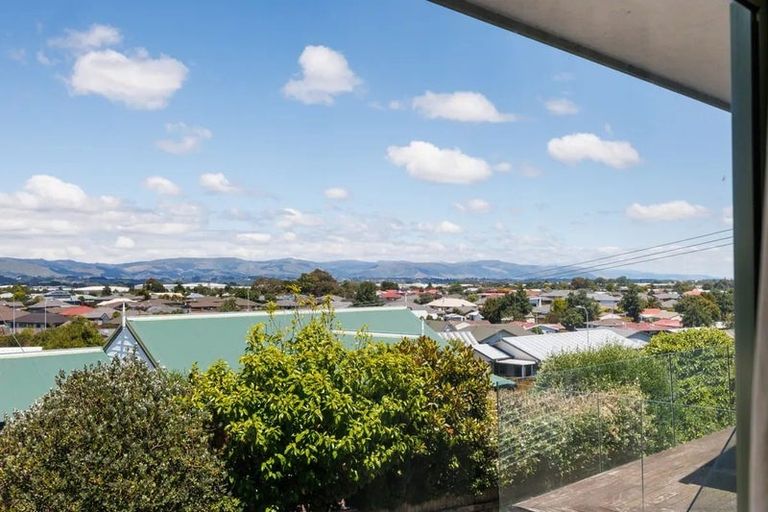 Photo of property in 24 Lydia Place, Kelvin Grove, Palmerston North, 4414