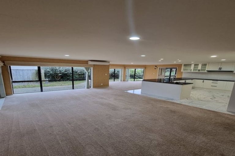 Photo of property in 3 Cricklade Terrace, Windsor Park, Auckland, 0632