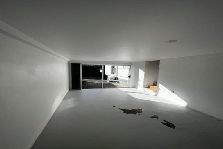 Photo of property in 1/7 Yarra Place, Botany Downs, Auckland, 2010