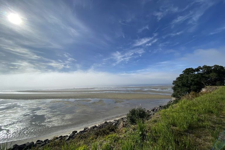Photo of property in 24 Te Piriti Road, One Tree Point, 0118