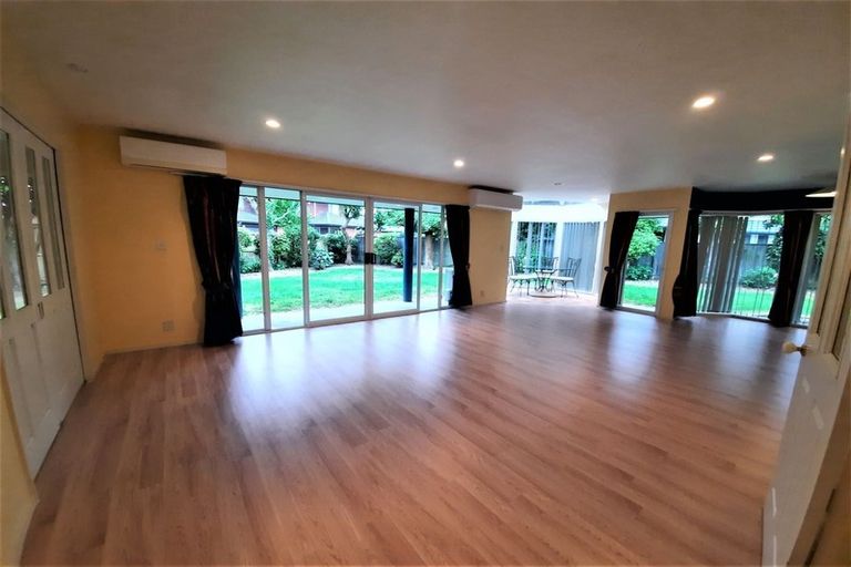 Photo of property in 32 Huntingdon Place, Avonhead, Christchurch, 8042