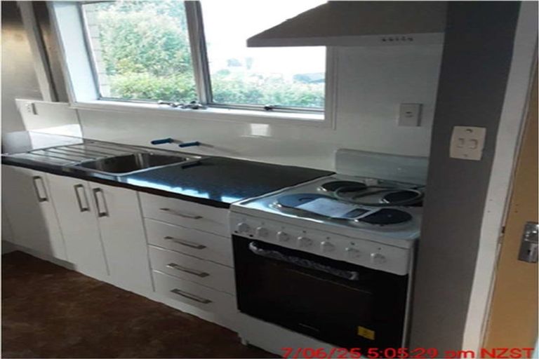 Photo of property in 1 Albany Road, One Tree Point, 0118