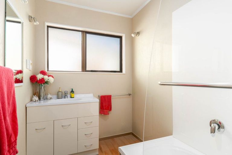 Photo of property in 64 Fyvie Avenue, Tawa, Wellington, 5028