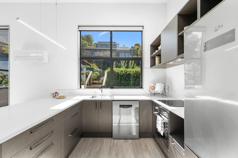 Photo of property in 6 Selwyn Road, Lyttelton, 8082