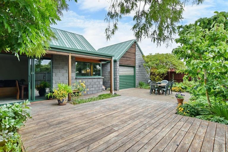 Photo of property in 1/5 Winters Road, Redwood, Christchurch, 8051