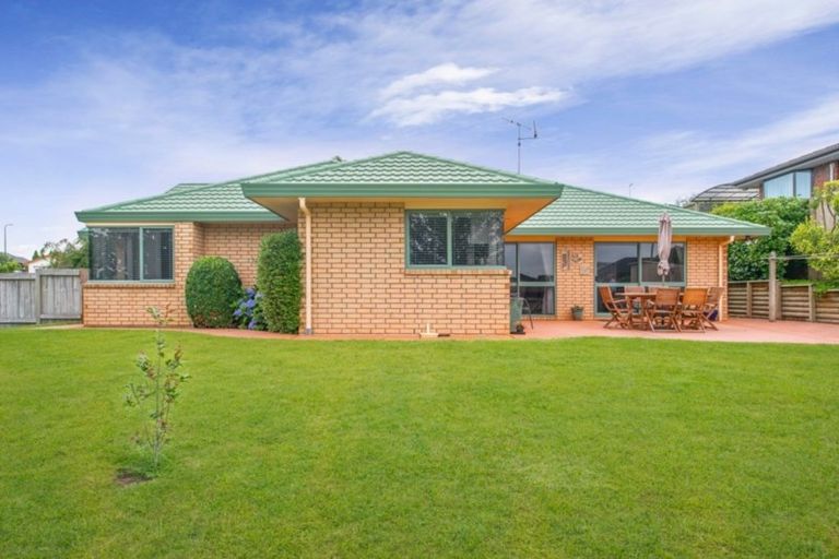 Photo of property in 2 Highgrove Drive, Grandview Heights, Hamilton, 3200