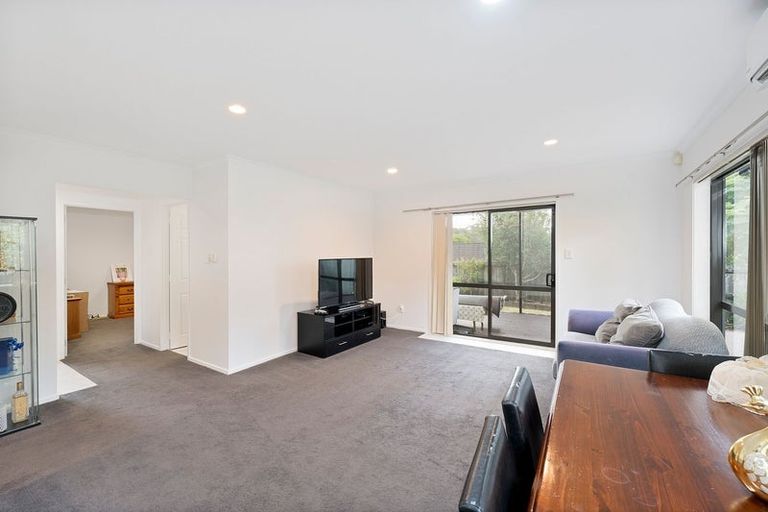 Photo of property in 15 Lake Panorama Drive, Henderson, Auckland, 0612