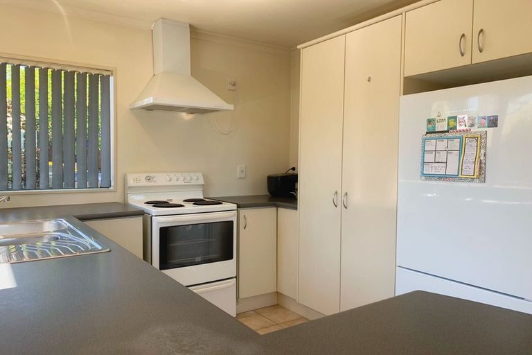 Photo of property in 72a Hepburn Road, Glendene, Auckland, 0602