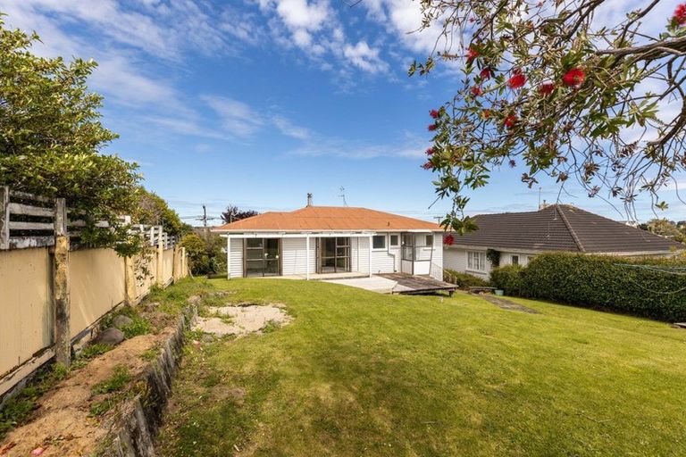 Photo of property in 56 Wallath Road, Westown, New Plymouth, 4310
