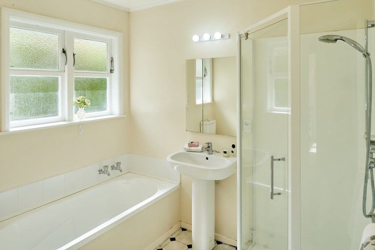 Photo of property in 196 Karori Road, Karori, Wellington, 6012